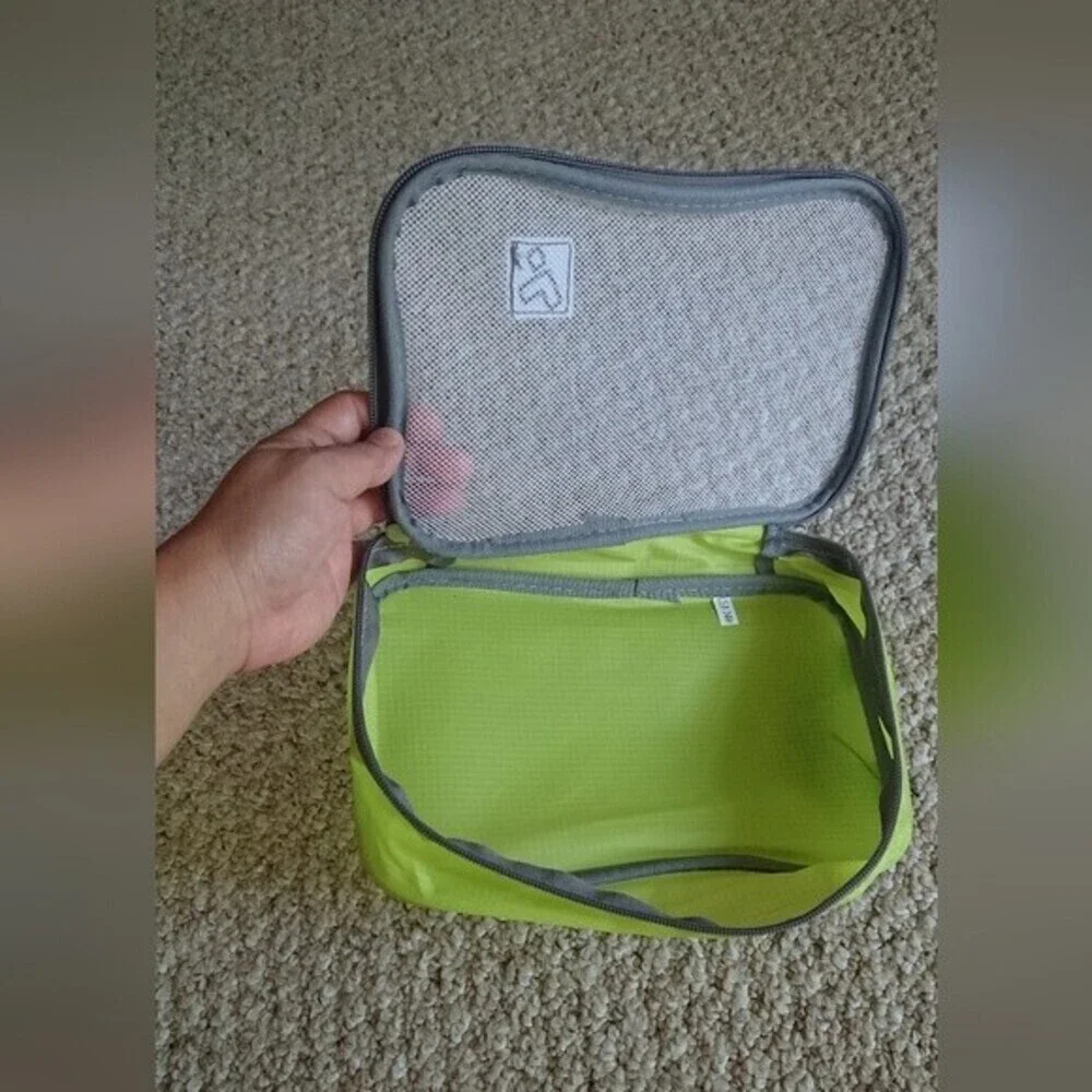 Travelon & Miamica feather light organizer